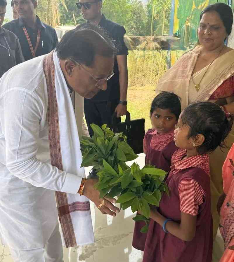 मुख्यमंत्री विष्णु देव साय पहुंचे दंतेवाड़ा जिले के ग्राम मुलेर : छत्तीसगढ़ के अंतिम छोर पर पहुंचा सुशासन तिहार मुख्यमंत्री विष्णु देव साय पहुंचे दंतेवाड़ा जिले के ग्राम मुलेर : छत्तीसगढ़ के अंतिम छोर पर पहुंचा सुशासन तिहार