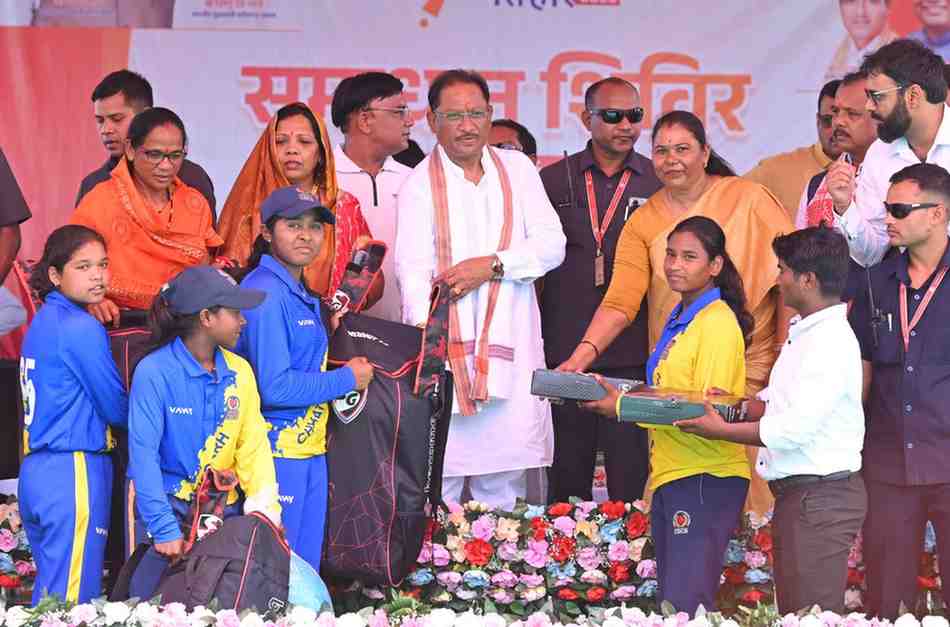 जारी है विजय का शंखनाद, निर्णायक मोड़ पर नक्सलवाद के खिलाफ जंग: प्रधानमंत्री नरेन्द्र मोदी और केंद्रीय गृह मंत्री अमित शाह के संकल्प को धरातल पर साकार कर रहे हैं हमारे वीर सुरक्षाबल – मुख्यमंत्री साय जारी है विजय का शंखनाद, निर्णायक मोड़ पर नक्सलवाद के खिलाफ जंग: प्रधानमंत्री नरेन्द्र मोदी और केंद्रीय गृह मंत्री अमित शाह के संकल्प को धरातल पर साकार कर रहे हैं हमारे वीर सुरक्षाबल – मुख्यमंत्री साय