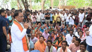 सारंगढ़-बिलाईगढ़ जिले के ग्राम कनकबीरा में उतरा मुख्यमंत्री का उड़नखटोला,कहाआपके बीच आकर परिवार सा महसूस कर रहा हूँ
