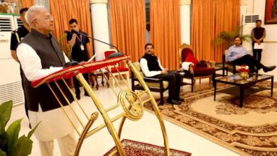 नागरिक देवों भव: के सिद्धांत पर अधिकारी करें कार्य: राज्यपाल पटेल