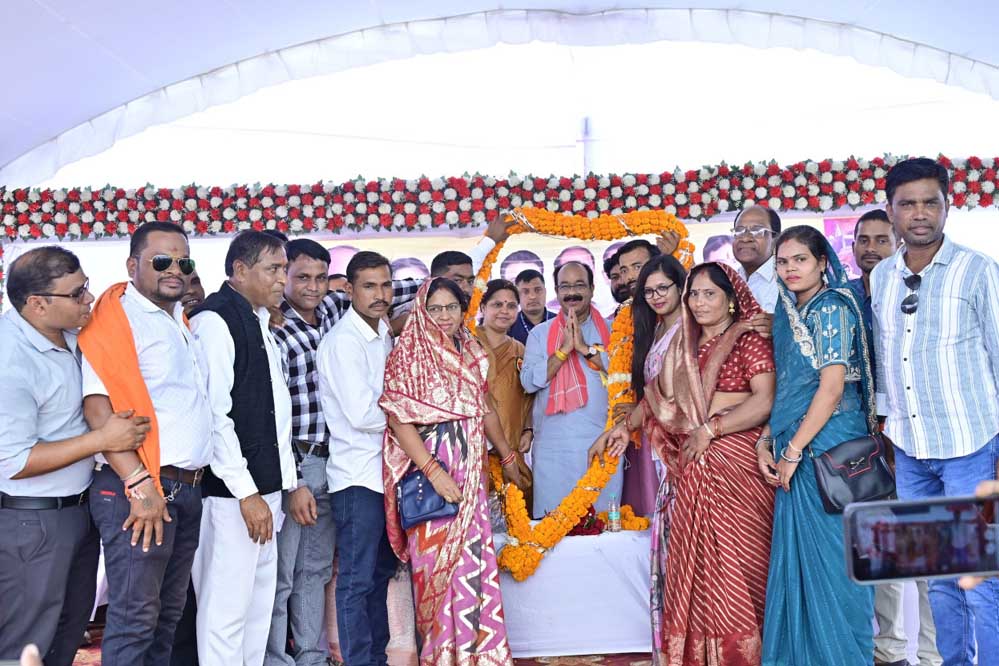 रायपुर : उप मुख्यमंत्री अरुण साव सामूहिक आदर्श विवाह समारोह में हुए शामिल सामूहिक आदर्श विवाह समारोह में हुए शामिल रायपुर : उप मुख्यमंत्री अरुण साव सामूहिक आदर्श विवाह समारोह में हुए शामिल सामूहिक आदर्श विवाह समारोह में हुए शामिल