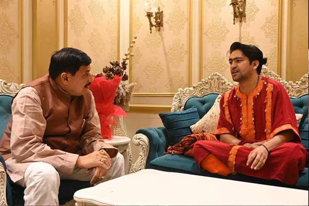 मुख्यमंत्री डॉ. यादव ने बागेश्वर धाम सरकार पं. धीरेंद्र कृष्ण शास्त्री से की भेंट