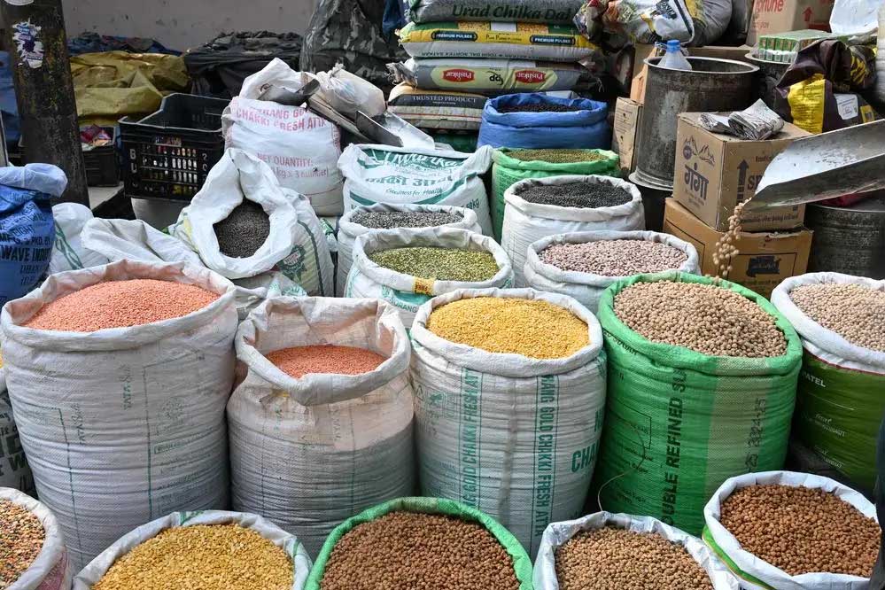 अप्रैल माह में खुदरा महंगाई दर 3.16% पर फिसली, जुलाई 2019 के बाद सबसे बड़ी गिरावट