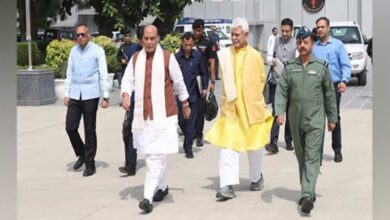 रक्षा मंत्री राजनाथ सिंह श्रीनगर पहुंचे, बादामी बाग छावनी का किया दौरा, LG मनोज सिन्हा भी मौजूद