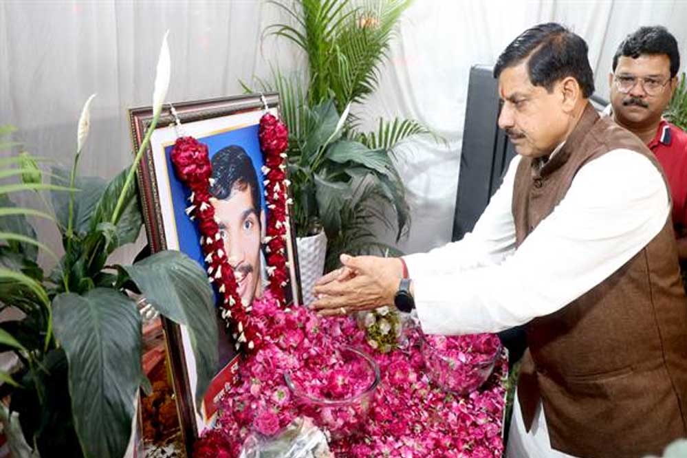 मुख्यमंत्री डॉ. यादव ने पूर्व मंत्री सज्जन सिंह वर्मा के निवास पहुँचकर शोक संवेदना व्यक्त की