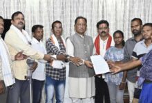 रायपुर : मुख्यमंत्री विष्णु देव साय से नक्सल हिंसा पीड़ितों के प्रतिनिधिमंडल ने की मुलाकात
