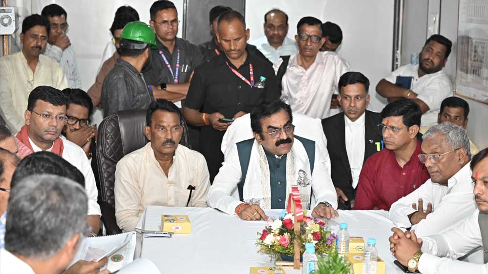 लोक निर्माण मंत्री सिंह ने किया इंदौर जिला न्यायालय भवन निर्माण कार्य का निरीक्षण लोक निर्माण मंत्री सिंह ने किया इंदौर जिला न्यायालय भवन निर्माण कार्य का निरीक्षण