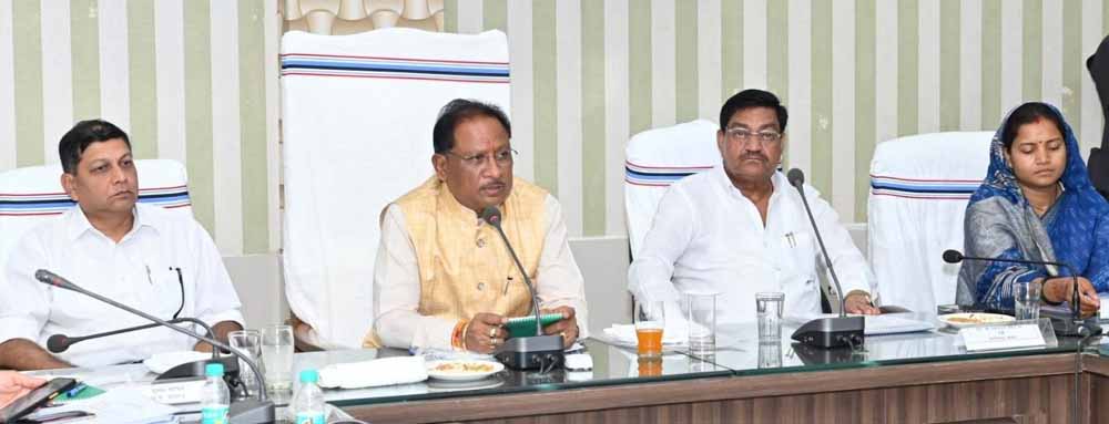 सीएम साय की अध्यक्षता में समीक्षा बैठक, बोले – जनहित के कामों में लापरवाही बर्दाश्त नहीं होगी