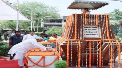 मुख्यमंत्री नीतीश कुमार ने पत्नी स्व. मंजू सिन्हा को दी श्रद्धांजलि