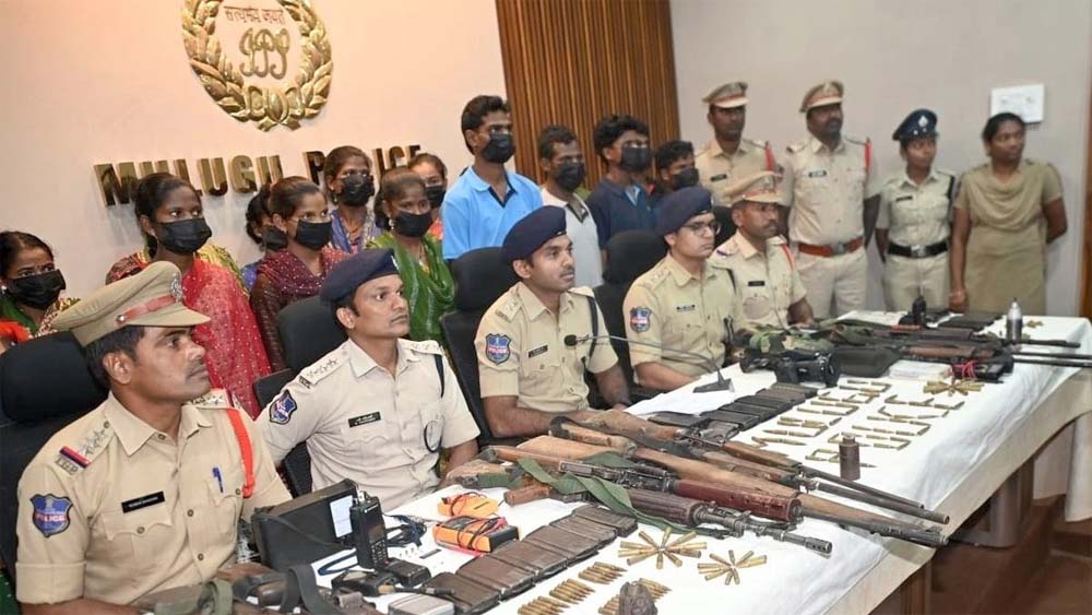 तेलंगाना में पीएलजी बटालियन के डिप्टी कमांडर सहित 20 माओवादी गिरफ्तार, भारी मात्रा में हथियार बरामद