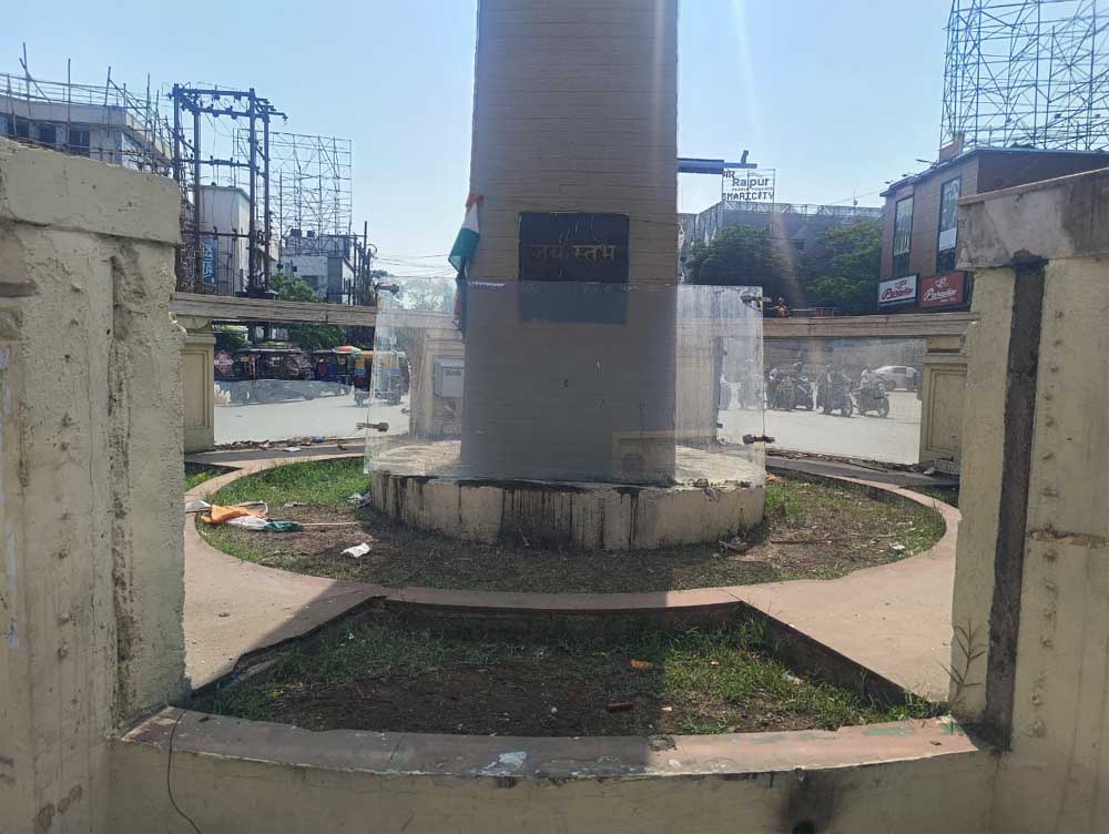 रायपुर का ह्रदयस्थल जयस्तंभ चौक इन दिनों बदहाल स्थिति में