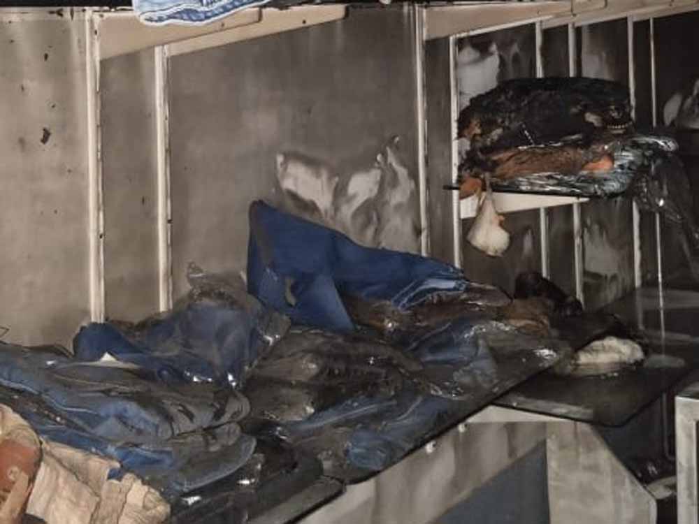 बहराइच में तड़के एक भीषण अग्निकांड, कपड़ा दुकान जलकर राख