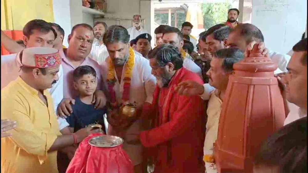 मां बगलामुखी के प्राकट्य दिवस पर सुनील शेट्टी और सोनू सूद पहुंचे दतिया