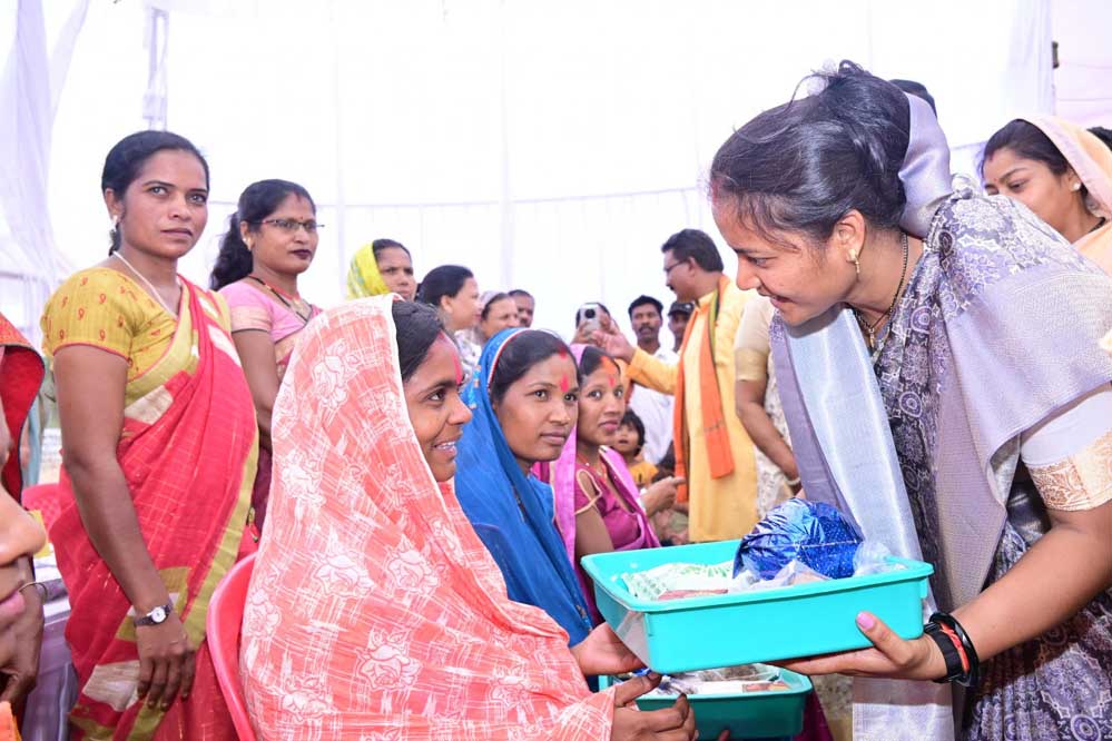 रायपुर : समस्याओं का त्वरित समाधान ही सुशासन की सच्ची पहचान: मंत्री श्रीमती लक्ष्मी राजवाड़े रायपुर : समस्याओं का त्वरित समाधान ही सुशासन की सच्ची पहचान: मंत्री श्रीमती लक्ष्मी राजवाड़े