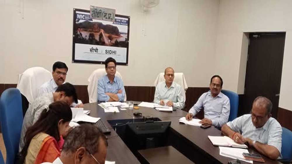 हर विकासखण्ड में एक लाख पौधे रोपित करने की तैयारी करें – कमिश्नर हर विकासखण्ड में एक लाख पौधे रोपित करने की तैयारी करें – कमिश्नर