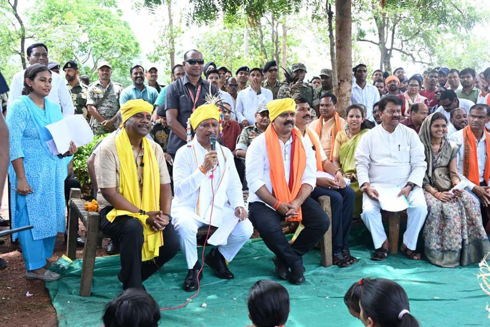 मुख्यमंत्री विष्णु देव साय ने बासिंग में लगाई चौपाल मुख्यमंत्री विष्णु देव साय ने बासिंग में लगाई चौपाल