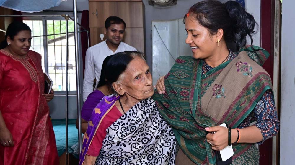 बुजुर्गों के सम्मान और कल्याण के लिए साय सरकार है प्रतिबद्ध: मंत्री श्रीमती लक्ष्मी राजवाड़े