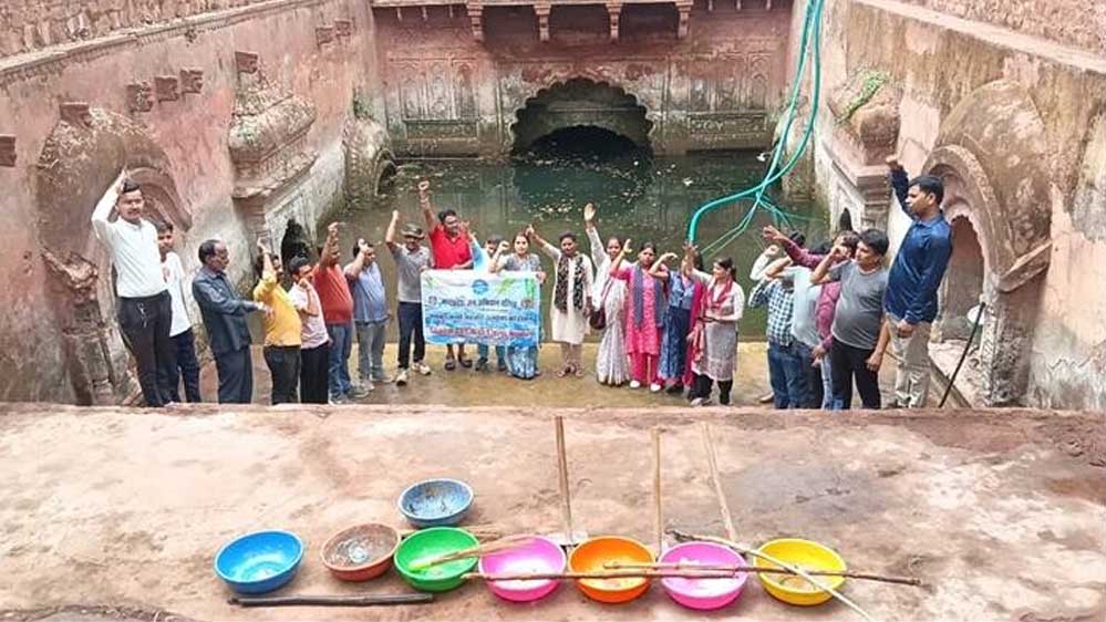 नर्मदा पथ परिक्रमा के सर्वेक्षण और साफ-सफाई के लिये श्रमदान नर्मदा पथ परिक्रमा के सर्वेक्षण और साफ-सफाई के लिये श्रमदान