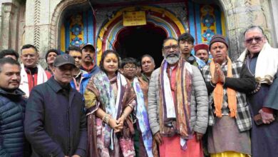 परिवार के साथ तीर्थ यात्रा पर निकले सीएम हेमंत सोरेन