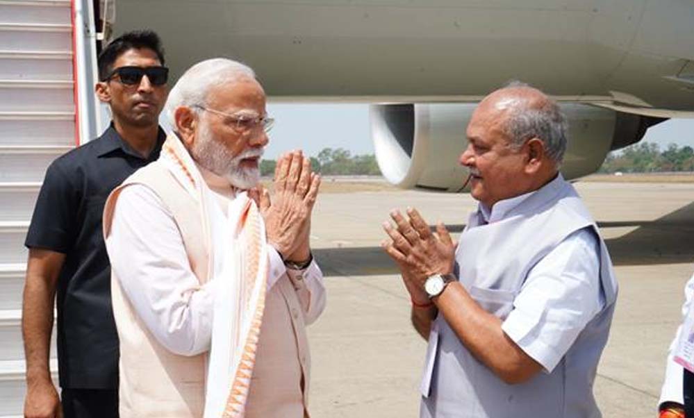 प्रधानमंत्री मोदी के भोपाल आगमन पर हुआ आत्मीय स्वागत प्रधानमंत्री मोदी के भोपाल आगमन पर हुआ आत्मीय स्वागत