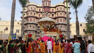 इंदौर : धूमधाम से मनी देवी अहिल्या की जयंती, महिलाएं निकलीं भजन गाते हुए