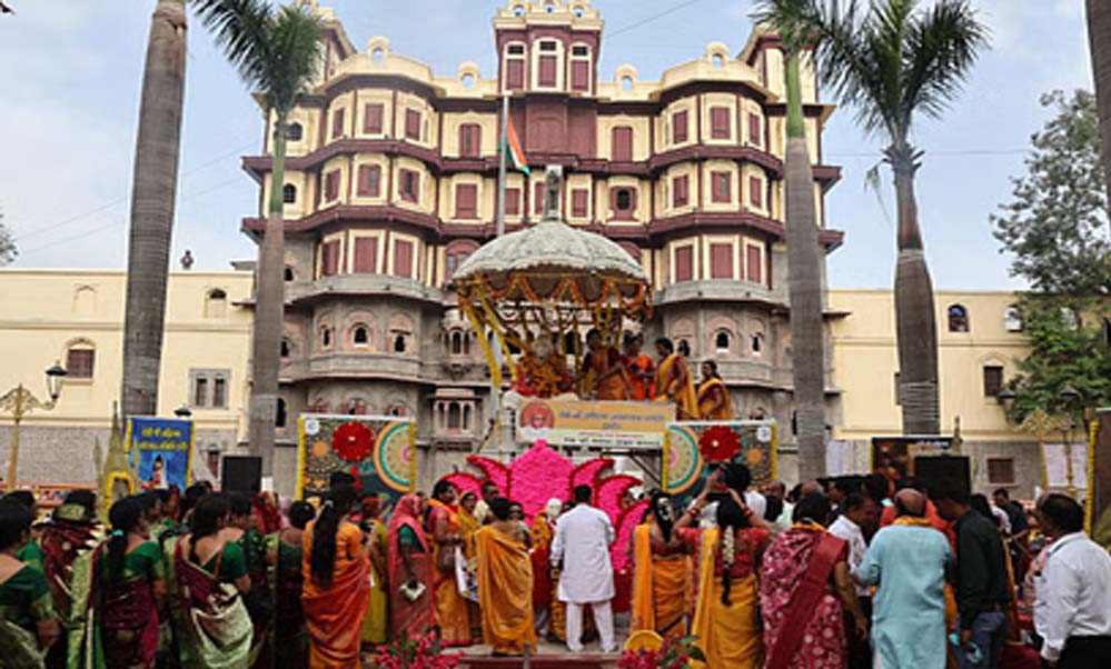 इंदौर : धूमधाम से मनी देवी अहिल्या की जयंती, महिलाएं निकलीं भजन गाते हुए इंदौर : धूमधाम से मनी देवी अहिल्या की जयंती, महिलाएं निकलीं भजन गाते हुए