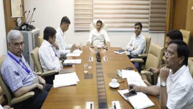 निर्माण कार्यों में गति लायें, समय पर करें भुगतान: उप मुख्यमंत्री श्री शुक्ल