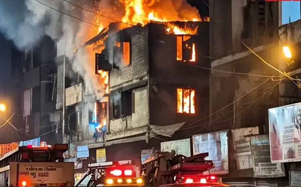 कानपुर में 5-मंजिला इमारत की आग में एक ही परिवार के पांच लोगों की मौत, सभी के शव बरामद