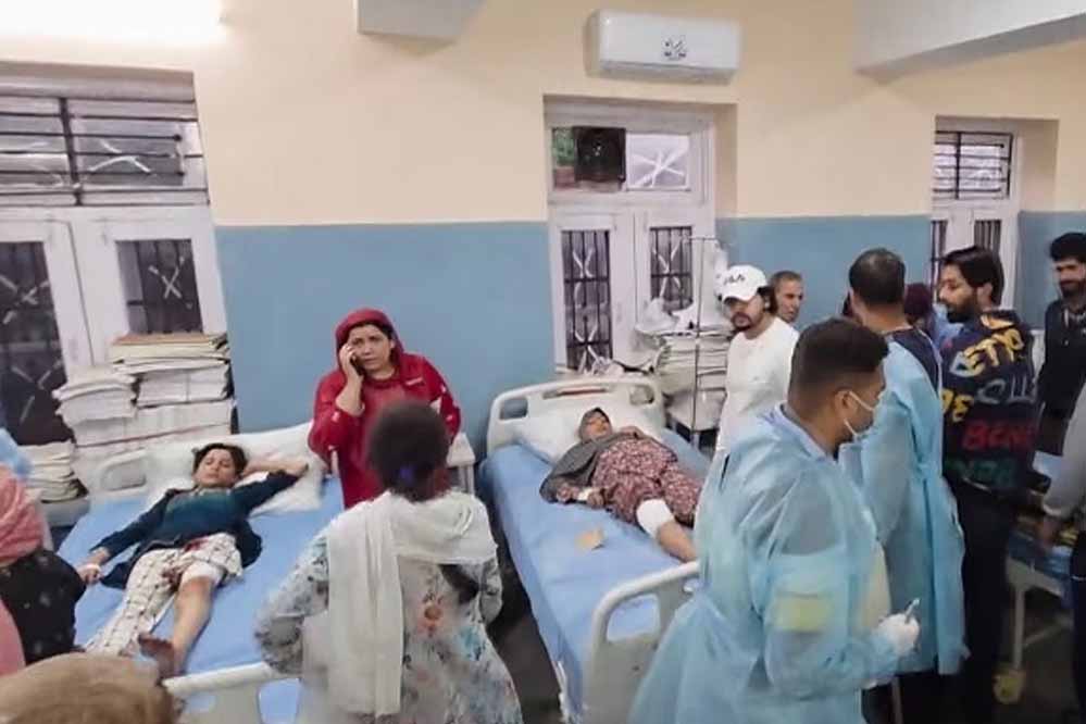 बौखलाया पाकिस्तान फायरिंग में मार डाले 10 निर्दोष कश्मीरी बौखलाया पाकिस्तान फायरिंग में मार डाले 10 निर्दोष कश्मीरी