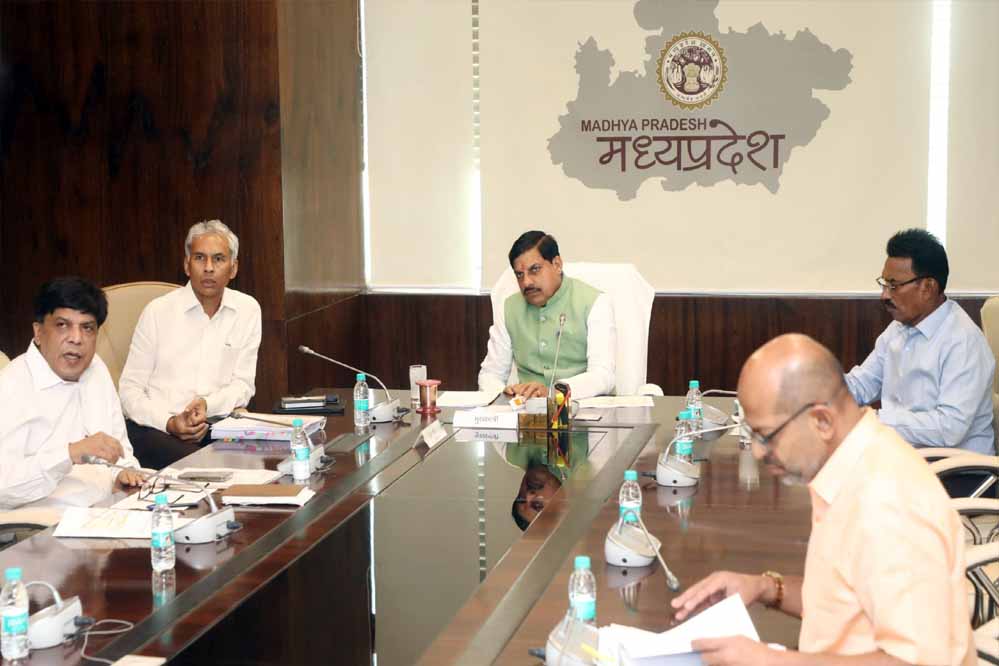तय समय पर पूरी हों सभी वृहद परियोजनाएं : मुख्यमंत्री डॉ यादव