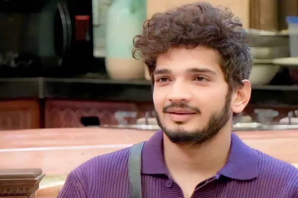 कॉमेडियन मुनव्वर फारूकी कानूनी मामले में उलझे, रिन्यू नहीं हो रहा पासपोर्ट कॉमेडियन मुनव्वर फारूकी कानूनी मामले में उलझे, रिन्यू नहीं हो रहा पासपोर्ट