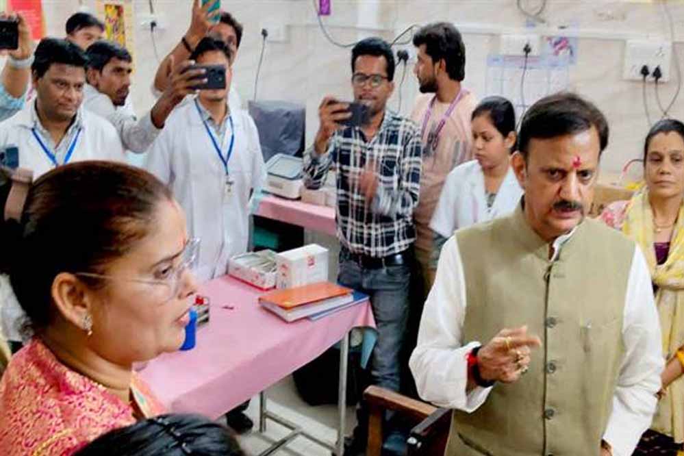 टेली-मेडिसिन से विशेषज्ञ स्वास्थ्य सेवा करायें उपलब्ध : उप मुख्यमंत्री शुक्ल