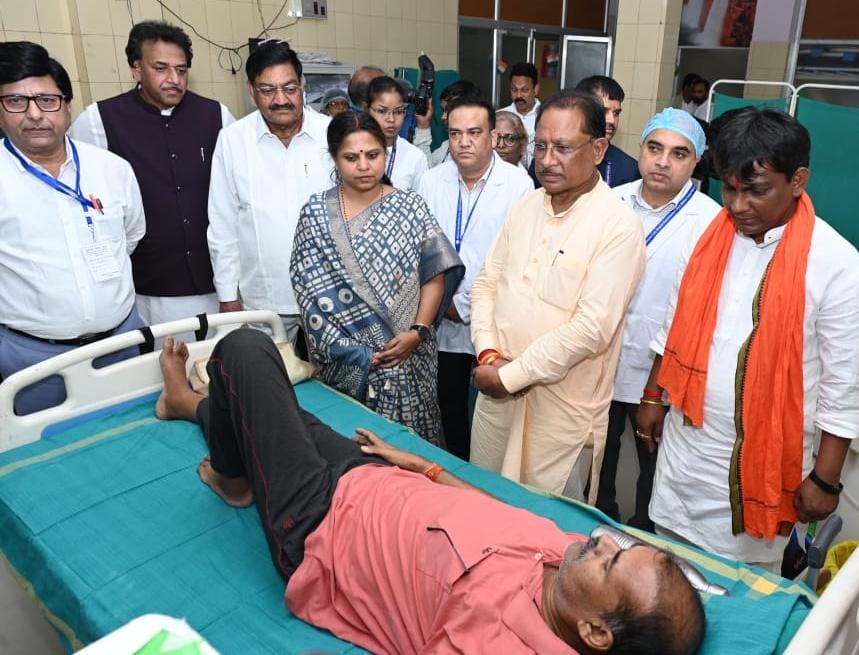 मुख्यमंत्री विष्णुदेव साय ने जिला अस्पताल का किया औचक निरीक्षण: मरीजों से की आत्मीयता पूर्ण बातचीत मुख्यमंत्री विष्णुदेव साय ने जिला अस्पताल का किया औचक निरीक्षण: मरीजों से की आत्मीयता पूर्ण बातचीत