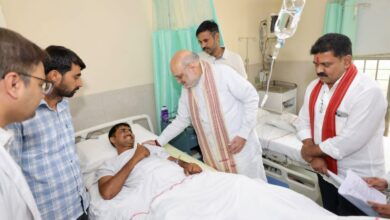 केंद्रीय गृहमंत्री अमित शाह ने एम्स में घायल जवानों से की मुलाकात, कहा – देश को अपने वीर जवानों पर भरोसा है और उन पर गर्व भी