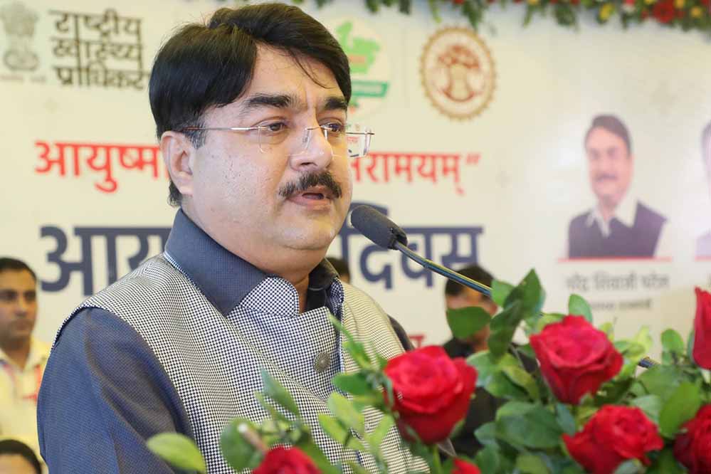 जनप्रतिनिधियों के नाम का उपयोग कर शासकीय प्रतिष्ठानों का अनुचित उपयोग दंडनीय: राज्य मंत्री पटेल जनप्रतिनिधियों के नाम का उपयोग कर शासकीय प्रतिष्ठानों का अनुचित उपयोग दंडनीय: राज्य मंत्री पटेल