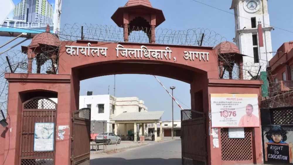 8 साल से रिकॉर्ड रूम में कर रहा था काम, आगरा के सरकारी कार्यालय में पकड़ा गया प्राइवेट कर्मचारी