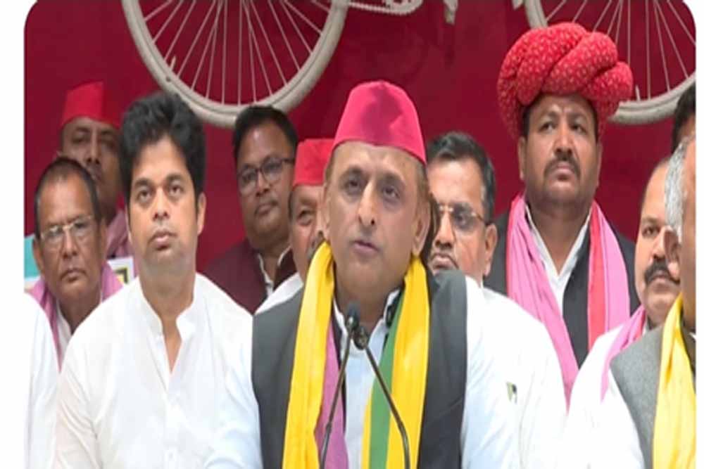 अखिलेश यादव ने भाजपा पर निशाना साधा, नारी वंदना का ढोंग रचने वाली भाजपाइयों की सोच महिला विरोधी अखिलेश यादव ने भाजपा पर निशाना साधा, नारी वंदना का ढोंग रचने वाली भाजपाइयों की सोच महिला विरोधी