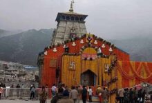 आज खुलेंगे भगवान बद्रीनाथ के पट, भगवान के दर्शन करने हजारों श्रद्धालु पहुंचे