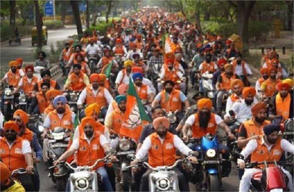 भारतीय सशस्त्र बलों के सम्मान में दिल्ली में ‘खालसा तिरंगा यात्रा’ में कई सिख युवकों ने भाग लिया, निकाली गई बाइक रैली भारतीय सशस्त्र बलों के सम्मान में दिल्ली में ‘खालसा तिरंगा यात्रा’ में कई सिख युवकों ने भाग लिया, निकाली गई बाइक रैली