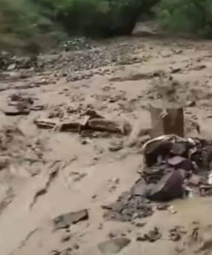 प्रदेश के जिला चंबा के भटियात में बादल फटने से एक व्यक्ति की मौत, मची तबाही, घरों में घुसा बारिश का पानी प्रदेश के जिला चंबा के भटियात में बादल फटने से एक व्यक्ति की मौत, मची तबाही, घरों में घुसा बारिश का पानी