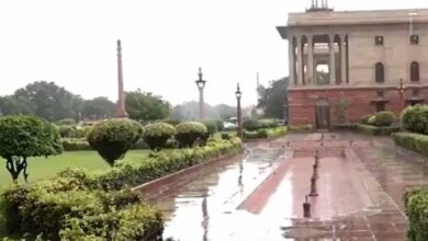 दिल्ली के साथ ही NCR के अलग-अलग हिस्सों में तेज हवा के साथ बारिश से मौसम बदला, दिख सकता है उलटफेर