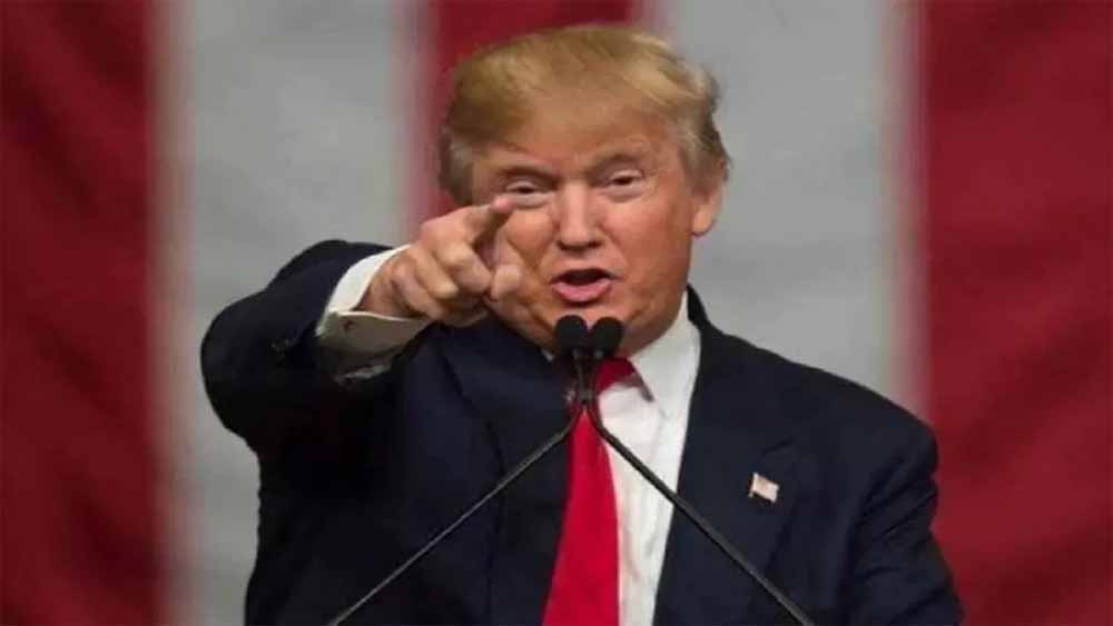 अमेरिकी राष्ट्रपति डोनाल्ड ट्रंप ने एक बार फिर आईफोन बनाने वाली कंपनी एप्पल को दी धमकी अमेरिकी राष्ट्रपति डोनाल्ड ट्रंप ने एक बार फिर आईफोन बनाने वाली कंपनी एप्पल को दी धमकी