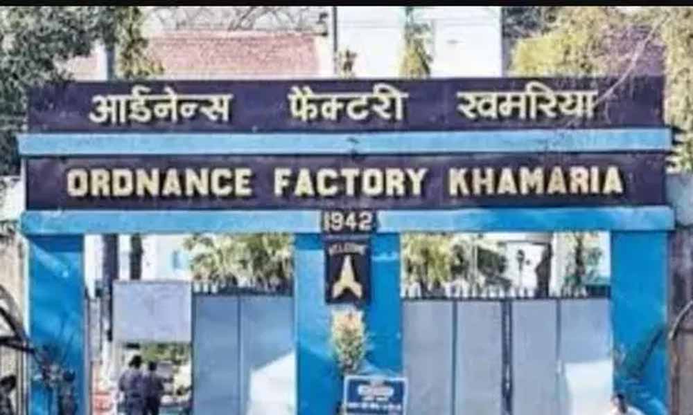 भारत-पाकिस्तान सीमा पर बढ़ते तनाव के चलते देश की ऑर्डिनेंस फैक्ट्रियों में अलर्ट का माहौल, छुट्टियां रद्द भारत-पाकिस्तान सीमा पर बढ़ते तनाव के चलते देश की ऑर्डिनेंस फैक्ट्रियों में अलर्ट का माहौल, छुट्टियां रद्द