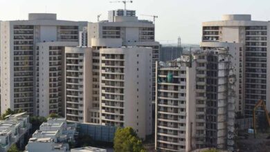 नोएडा और ग्रेटर नोएडा में फ्लैट की रजिस्ट्री में देरी पर ऐक्शन की तैयारी, DM ने 95 बिल्डरों को भेजा नोटिस
