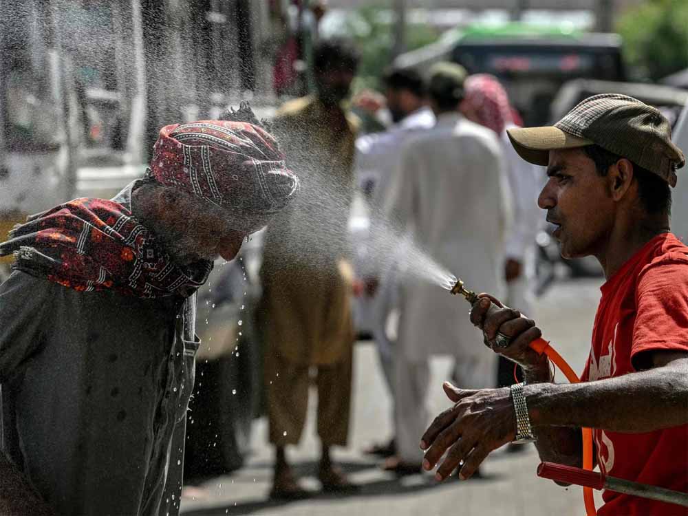 भारत में गर्मी की लहर के बढ़ते खतरे को लेकर सुप्रीम कोर्ट ने केंद्र सरकार को नोटिस जारी किया