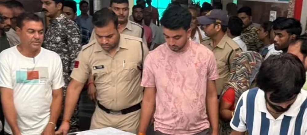 चाचा-भतीजे हत्याकांड मामले से पर्दा उठ चुका, शराब नहीं डीजल कारोबारियों ने की चाचा-भतीजे की हत्या चाचा-भतीजे हत्याकांड मामले से पर्दा उठ चुका, शराब नहीं डीजल कारोबारियों ने की चाचा-भतीजे की हत्या