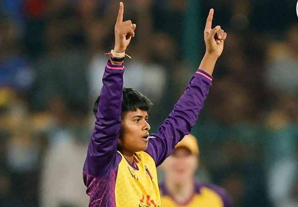 मध्यप्रदेश के छतरपुर की क्रांति ने कर दिखाया कमाल, लाडली लक्ष्मी क्रांति गौंड ने वूमेंस प्रीमियर लीग में बनाई जगह मध्यप्रदेश के छतरपुर की क्रांति ने कर दिखाया कमाल, लाडली लक्ष्मी क्रांति गौंड ने वूमेंस प्रीमियर लीग में बनाई जगह