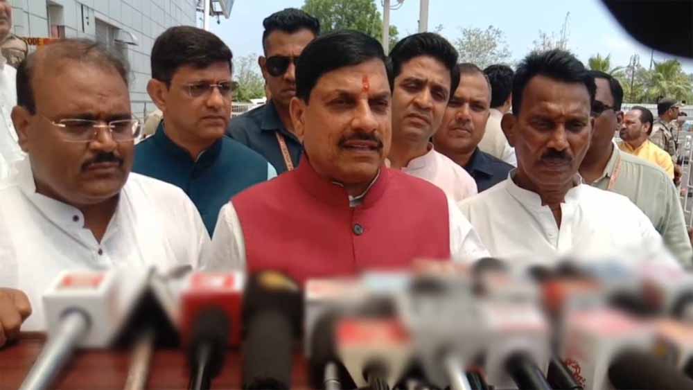 मुख्यमंत्री डॉ. मोहन यादव इंदौर में पहुंचे, बोले- सवा लाख हेक्टेयर जमीन की होगी सिंचाई मुख्यमंत्री डॉ. मोहन यादव इंदौर में पहुंचे, बोले- सवा लाख हेक्टेयर जमीन की होगी सिंचाई