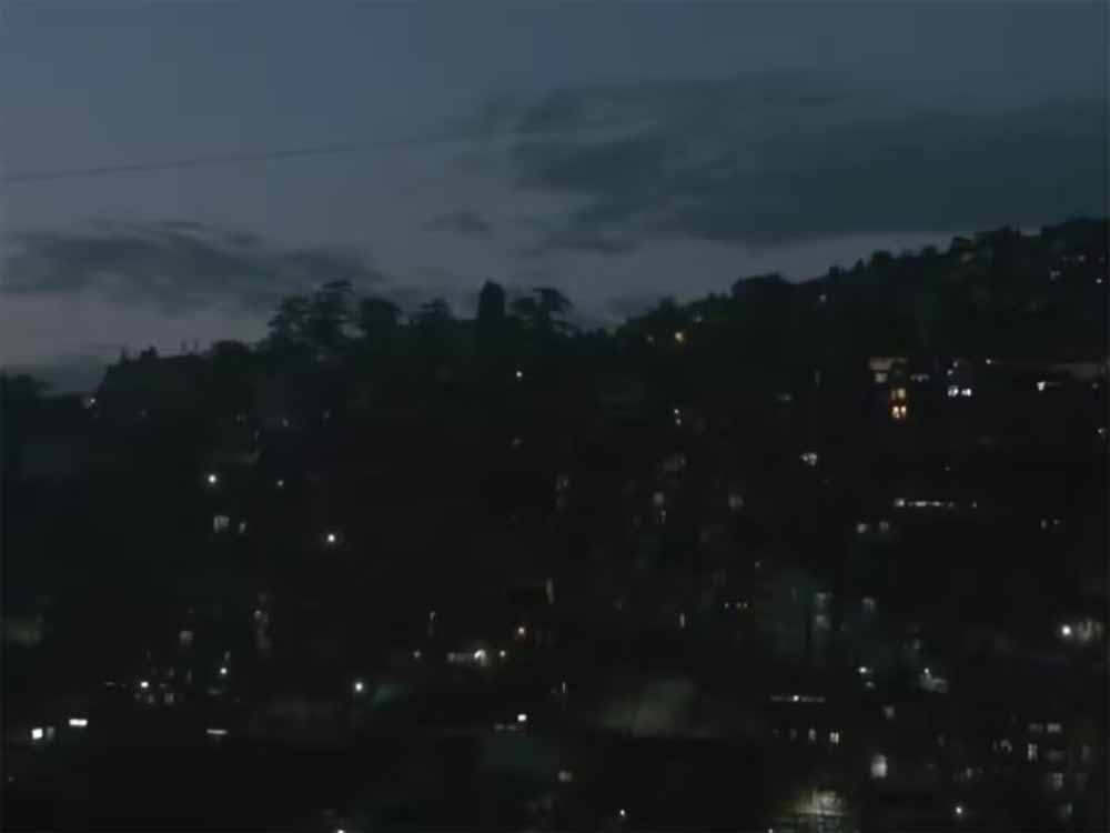 भारत और पाकिस्तान के बीच बढ़े तनाव के मद्देनजर देशभर में मॉक ड्रिल, पटना से दिल्ली तक ब्लैकआउट भारत और पाकिस्तान के बीच बढ़े तनाव के मद्देनजर देशभर में मॉक ड्रिल, पटना से दिल्ली तक ब्लैकआउट