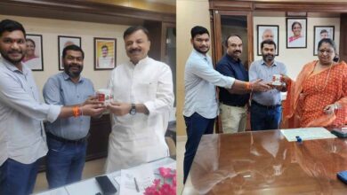 एम पी हलचल टी वी न्यूज चैनल के स्थापना के इक्कीस वर्ष पूर्ण होने पर प्रदेश भर में किए स्मृति चिन्ह भेंट